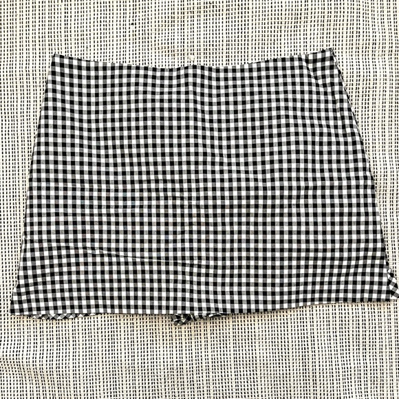 Zara Plaid Ruffle trim Short - Picture 4 of 4